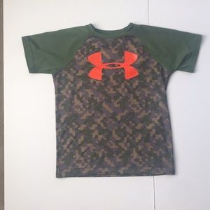 Boys Under Armour Camo tee size Ysm